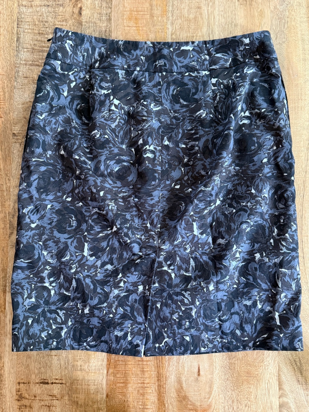 LOFT Ann Taylor Blue & Black Floral A-Line Skirt Size 6 Lined
